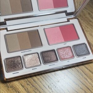 Natasha Denona hy-per natural face Palette with Pink and Brown Shades
